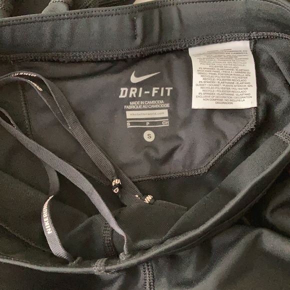 Nike Dri-Fit Running Gear - Picture 7 of 11